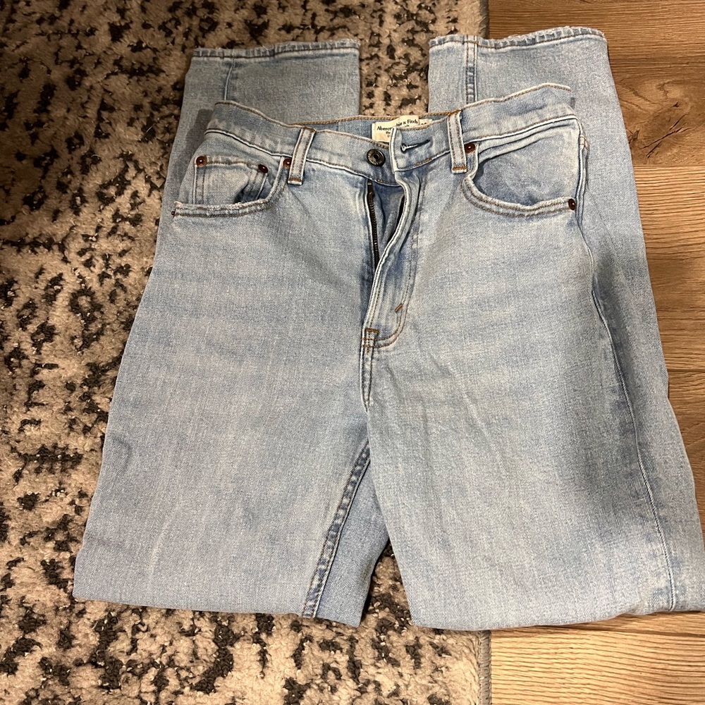 Abercrombie & Fitch The Ankle Straight Ultra High Rise Jean
